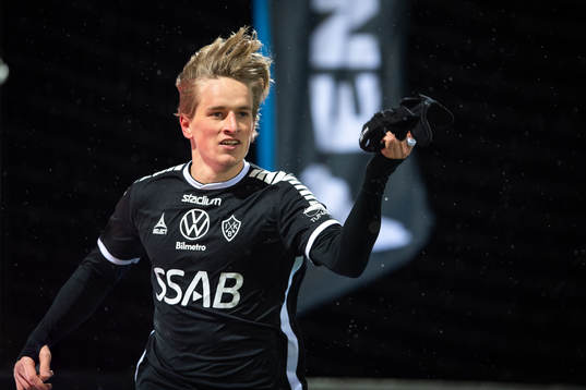 Brages Douglas Karlberg jublar