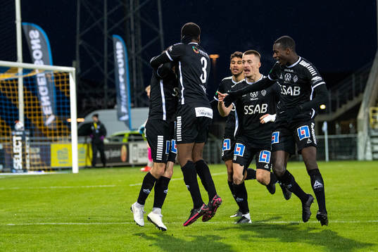 Brages spelare jublar