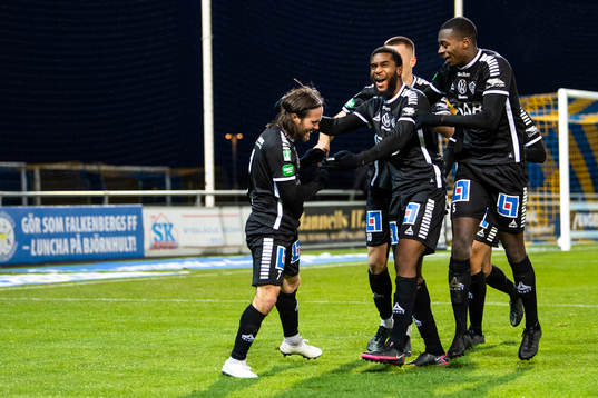 Brages spelare jublar