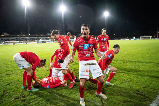 Bläddra bland fler bilder av Fotboll, Superettan, Värnamo - Norrby