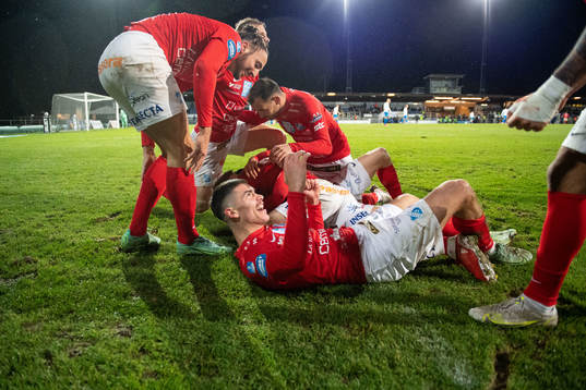 Norrbys spelare jublar