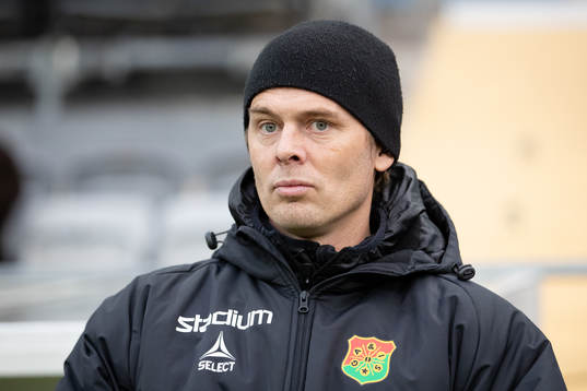 GAIS tränare Fredrik Holmberg innan  fotbollsmatchen i
