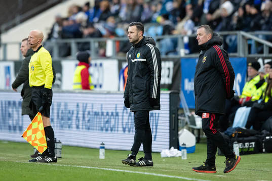 Östersunds tränare Per Joar Hansen till höger