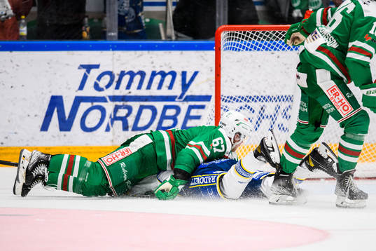 Rögles Leon Bristedt och Leksands Max Veronneau i samband