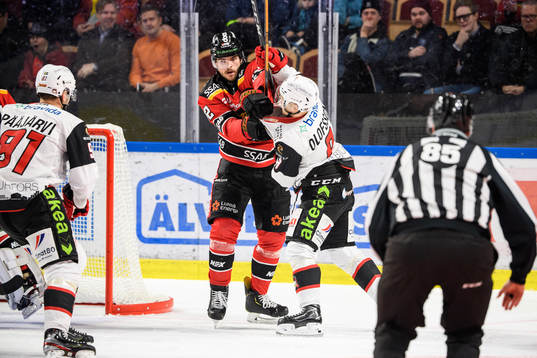 Luleås Oscar Engsund och Malmö Redhawks Johan Olofsson