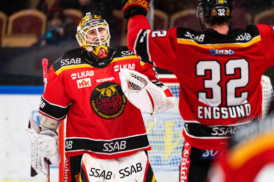 Luleås målvakt Joel Lassinantti jublar
