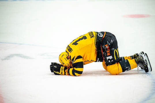 Skellefteås Melker Karlsson har ont