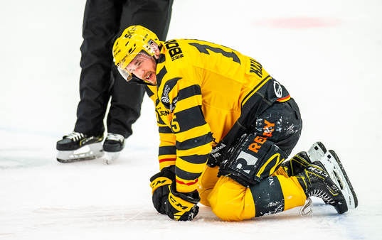 Skellefteås Melker Karlsson har ont