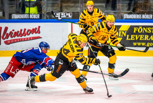 Skellefteås Jonathan Pudas skjuter här in 0-1