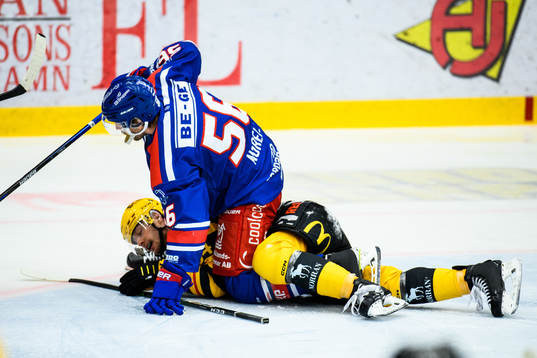 Oskarshamns Robin Norell och Skellefteås Tom Kühnhackl