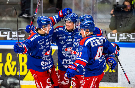 Oskarshamns Jonas Engström jublar