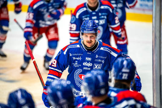 Oskarshamns Patrik Karlqvist jublar