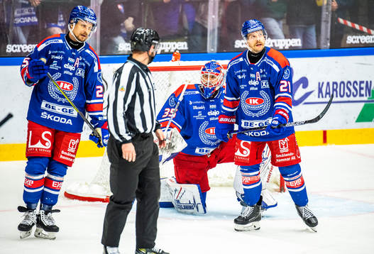 Oskarshamns Johannes Salmonsson, målvakt Joe Cannata och