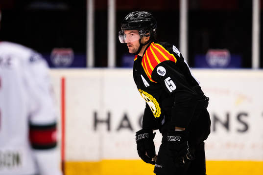 Brynäs Simon Bertilsson på väg till utvisningsbåset