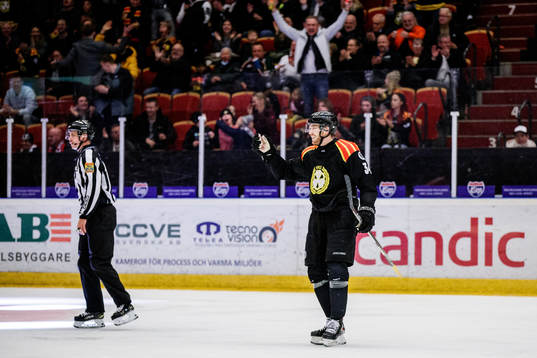 Brynäs Oscar Eklind jublar