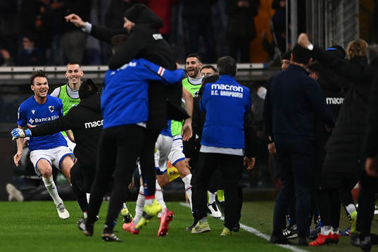 Albin Ekdal of Sampdoria celebrates