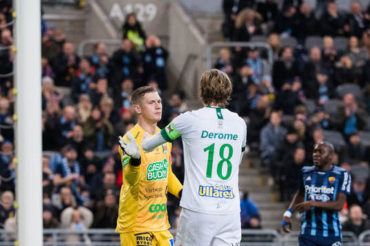 Varbergs målvakt Philip Mårtensson och Joakim Lindner