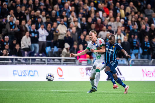 Varbergs Oliver Alfonsi och Djurgårdens Edward Chilufya