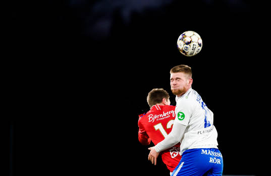 Degerfors Erik Lindell och IFK Norrköpings Dino Salihovic