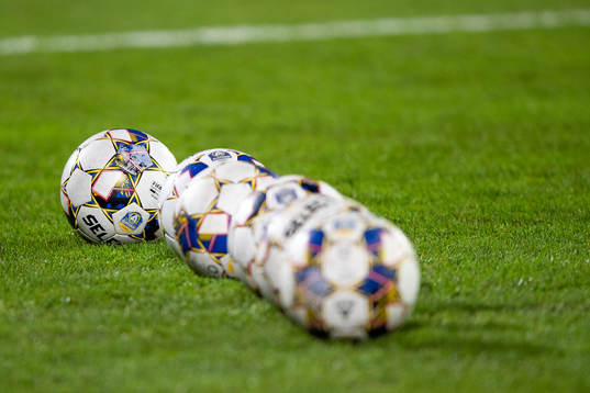 Fotbollar före fotbollsmatchen i Allsvenskan mellan