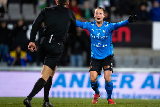 Halmstads Joel Allansson reagerar