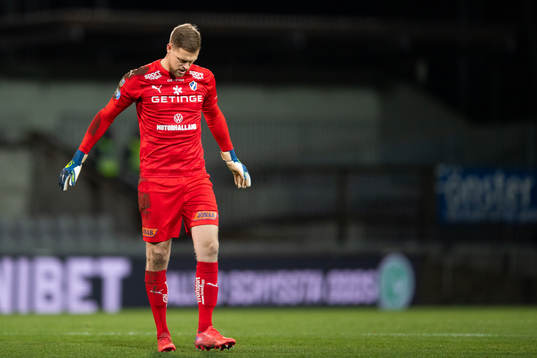 Halmstads målvakt Malkolm Nilsson Säfqvist deppar