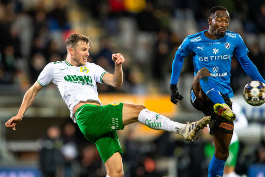 Hammarbys Jeppe Andersen och Halmstads Sadat Karim