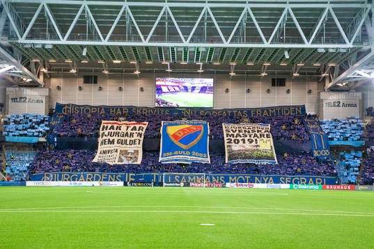 Djurgårdens supportrar med tifo