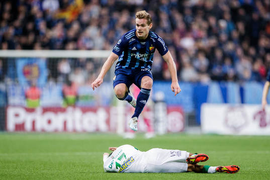 Djurgårdens Hampus Finndell och Varbergs Tashreeq Matthews