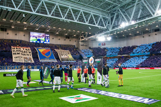 Djurgårdens supportrar med tifo