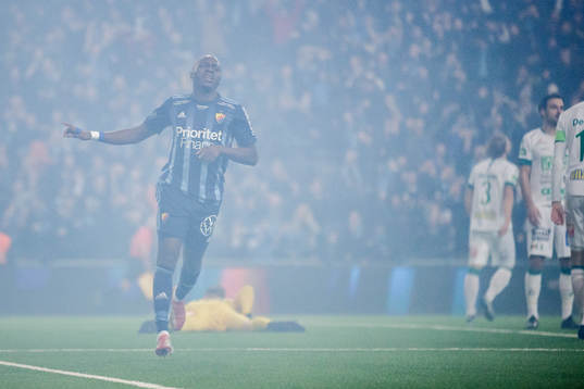 Djurgårdens Edward Chilufya jublar