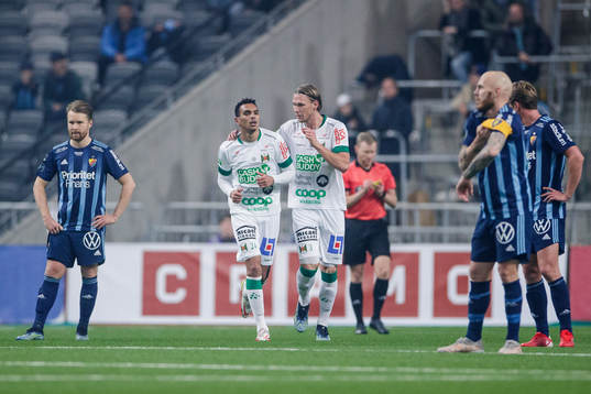 Varbergs Ryan Moon jublar med Hampus Zachrisson