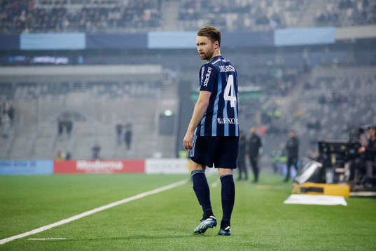 Djurgårdens Jacob Une Larsson deppar i samband med att han