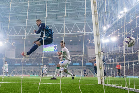 Djurgårdens Emir Kujovic med en målchans