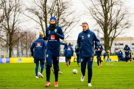 Lina Hurtig och Olivia Schough of the Swedish women's