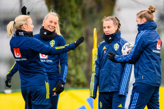 Mimmi Larsson, Stina Blackstenius, Julia Zigiotti Olme and