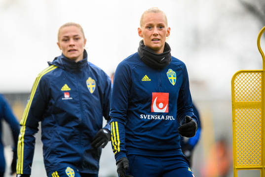 Fridolina Rolfö and Stina Blackstenius of the Swedish