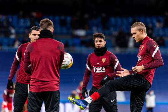 Ludwig Augustinsson of Sevilla (r)