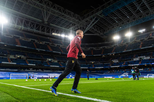Ludwig Augustinsson of Sevilla enaters the pitch