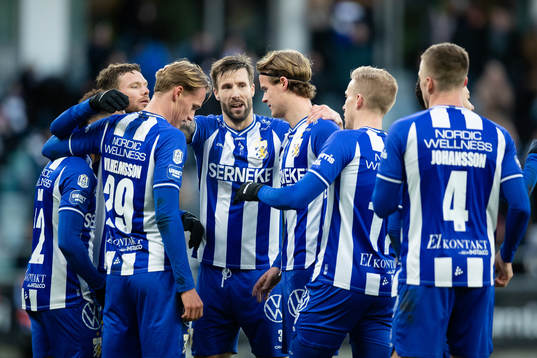 IFK Göteborgs Tobias Sana jublar med lagkamrater