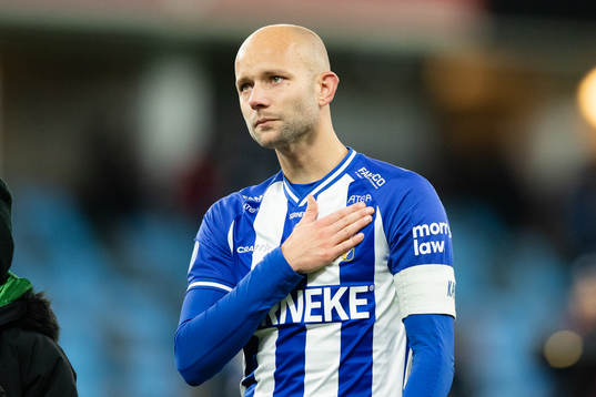 IFK Göteborgs Robin Söder tackas av