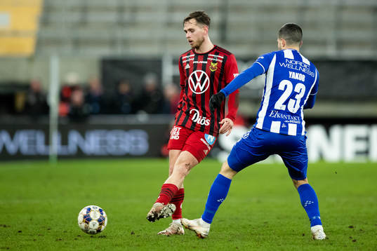 Östersunds Charlie Colkett och IFK Göteborgs Kevin Yakob