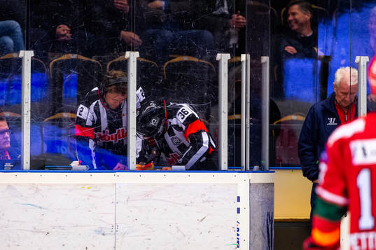 Domare Olov Lundqvist och Fredrik Rönnberg videogranskar