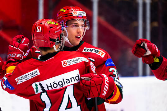 Modos Max Tjernström jublar