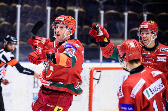 Modos Max Tjernström jublar