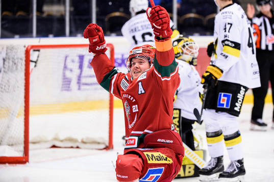 Modos Oscar Pettersson jublar