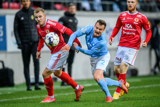Kalmars Sebastian Ring och Malmö FFs Eric Larsson