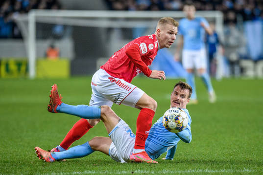 Kalmars Sebastian Ring och Malmö FFs Eric Larsson