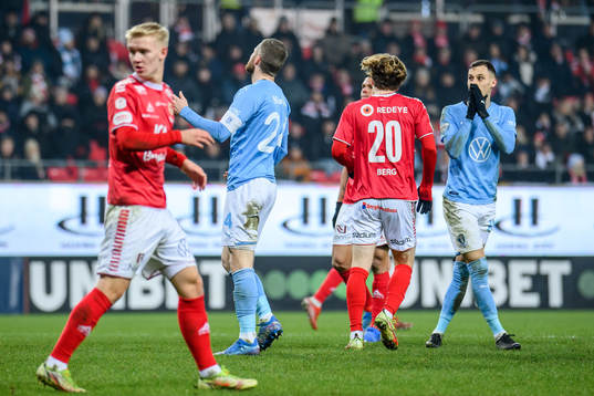 Malmö FFs Lasse Nielsen och Anel Ahmedhodzic deppar