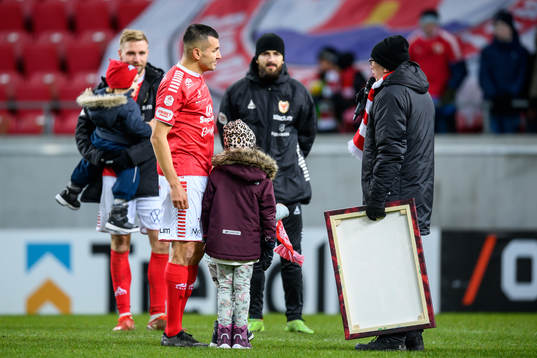 Kalmars Emin Nouri avtackas